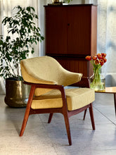 Load image into Gallery viewer, Occasional Armchair