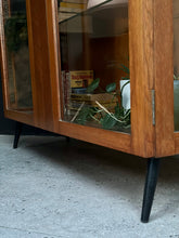 Load image into Gallery viewer, Retro Art Deco Display/Drinks Cabinet.