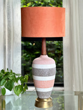 Load image into Gallery viewer, Retro Table Lamp
