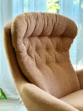 Load image into Gallery viewer, Grafton Everest Chair & Ottoman