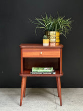 Load image into Gallery viewer, Vintage Pedestal