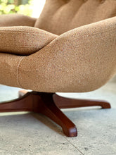 Load image into Gallery viewer, Grafton Everest Chair & Ottoman