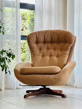 Load image into Gallery viewer, Grafton Everest Chair & Ottoman