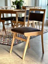 Load image into Gallery viewer, Vintage Dining Set With Extendable Table