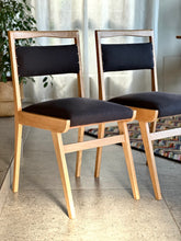 Load image into Gallery viewer, Vintage Dining Set With Extendable Table