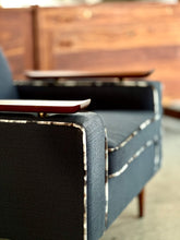 Load image into Gallery viewer, Retro Feature Chair