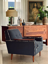 Load image into Gallery viewer, Retro Feature Chair