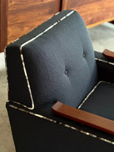Load image into Gallery viewer, Retro Feature Chair