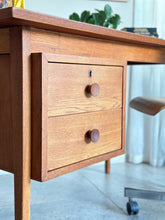 Load image into Gallery viewer, Oak Retro Desk