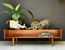 Load image into Gallery viewer, DS Vorster Coffee table