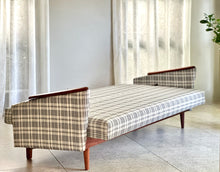 Load image into Gallery viewer, Retro Sleeper Couch
