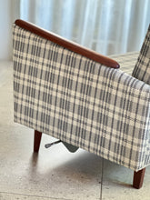 Load image into Gallery viewer, Retro Sleeper Couch