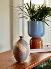 Load image into Gallery viewer, Retro Pottery Vase