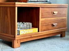 Load image into Gallery viewer, Walnut King Bed Set