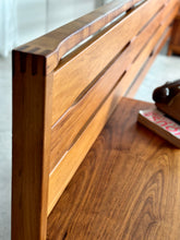 Load image into Gallery viewer, Walnut King Bed Set