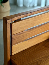 Load image into Gallery viewer, Walnut King Bed Set
