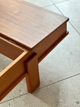 Load image into Gallery viewer, Walnut King Bed Set