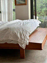 Load image into Gallery viewer, Walnut King Bed Set