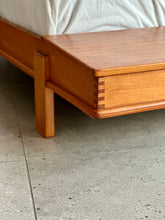 Load image into Gallery viewer, Walnut King Bed Set