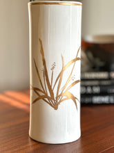 Load image into Gallery viewer, Decorative Vase