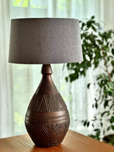 Load image into Gallery viewer, Retro Occasional Table Lamp