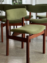 Load image into Gallery viewer, MCM Extendable Dining Set with 6 Chairs