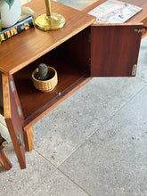 Load image into Gallery viewer, Retro Multipurpose Cabinets / Pedestals