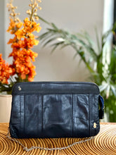 Load image into Gallery viewer, Vintage Handbags