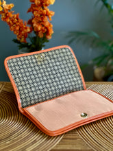 Load image into Gallery viewer, Vintage Handbags