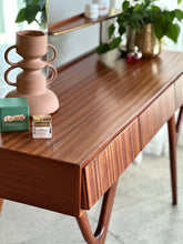Load image into Gallery viewer, Novocraft Dressing Table & Stool