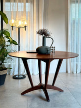 Load image into Gallery viewer, Mid-Century Round Dining Table