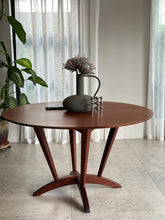 Load image into Gallery viewer, Mid-Century Round Dining Table