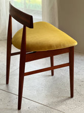 Load image into Gallery viewer, Dressing Table Chair