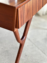 Load image into Gallery viewer, Novocraft Dressing Table & Stool