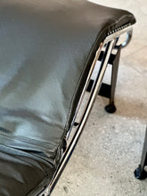Load image into Gallery viewer, LC4 - Le Corbusier Chaise Longue