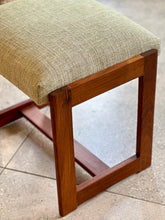 Load image into Gallery viewer, Dresser Stool