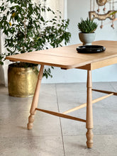 Load image into Gallery viewer, Vintage Drop-Side Dining Table