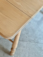 Load image into Gallery viewer, Vintage Drop-Side Dining Table