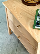 Load image into Gallery viewer, Pair of Oak Pedestals