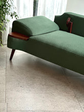 Load image into Gallery viewer, Retro Couch / Daybed