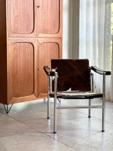 Load image into Gallery viewer, Le Corbusier LC1 Hide Sling Chair - Made in Italy - Replica