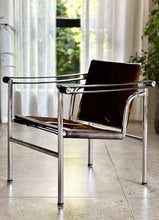 Load image into Gallery viewer, Le Corbusier LC1 Hide Sling Chair - Made in Italy - Replica