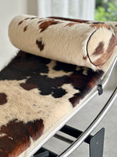 Load image into Gallery viewer, Iconic Le Corbusier Chaise Longue