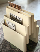 Load image into Gallery viewer, Model 4675 Magazine Holder by Giotto Stoppino for Kartell