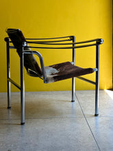 Load image into Gallery viewer, Le Corbusier LC1 Hide Sling Chair - Made in Italy - Replica