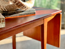 Load image into Gallery viewer, Mid-Century Extendable / Drop-Side Coffee Table