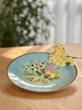 Load image into Gallery viewer, Retro Plate with Flowers