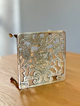 Load image into Gallery viewer, Vintage Brass Trivet