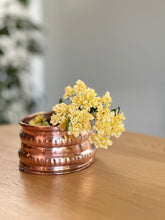Load image into Gallery viewer, Oval Copper Holder