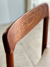 Load image into Gallery viewer, Artecasa Extendable Dining Table & 8 Chairs